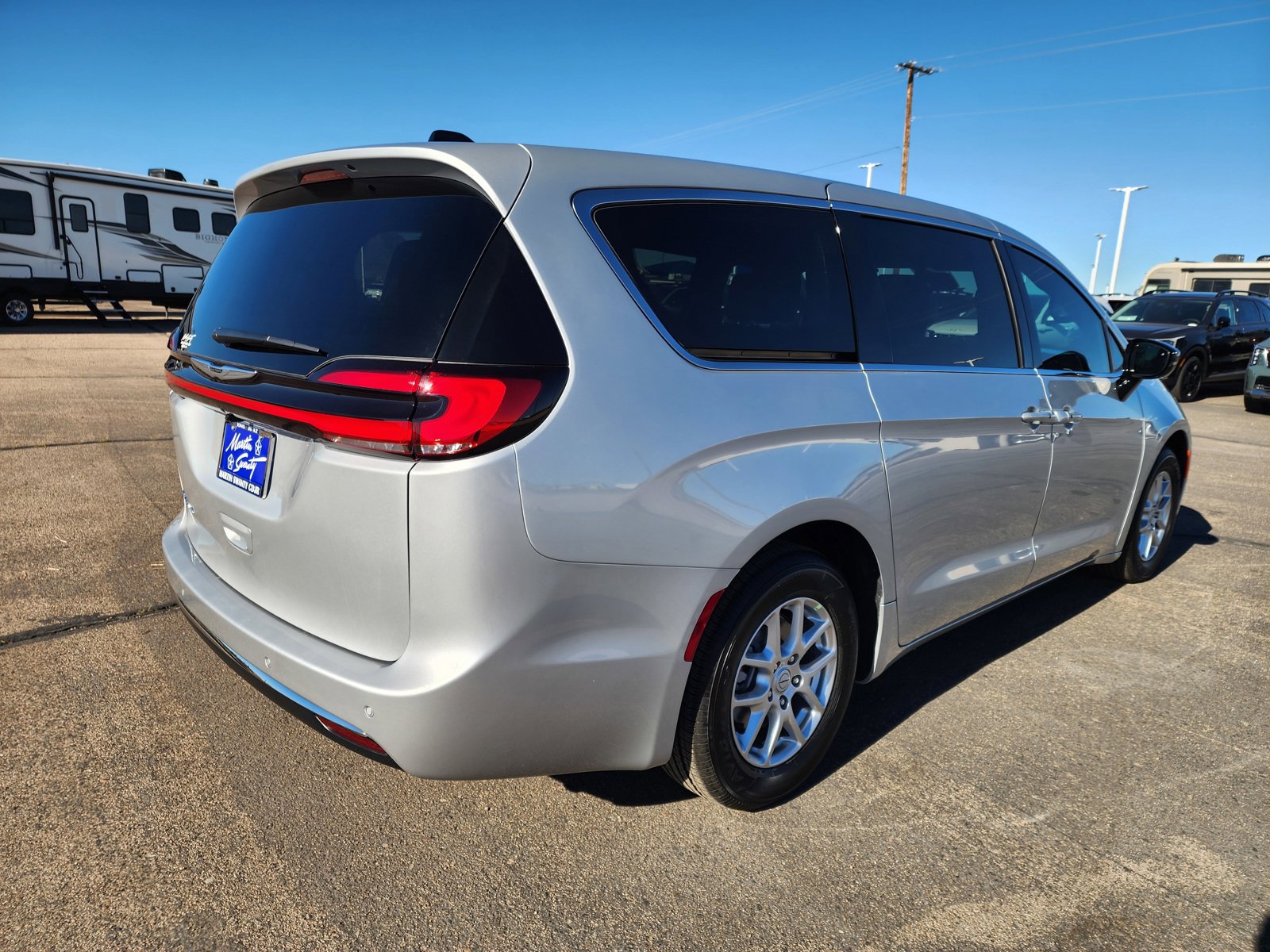New 2026 Chrysler Pacifica Select FWD image 6