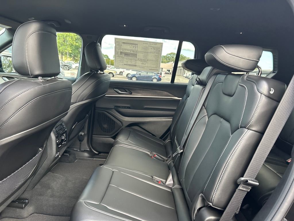 New 2025 Jeep Grand Cherokee L Limited w/ Black Appearance Package image 23
