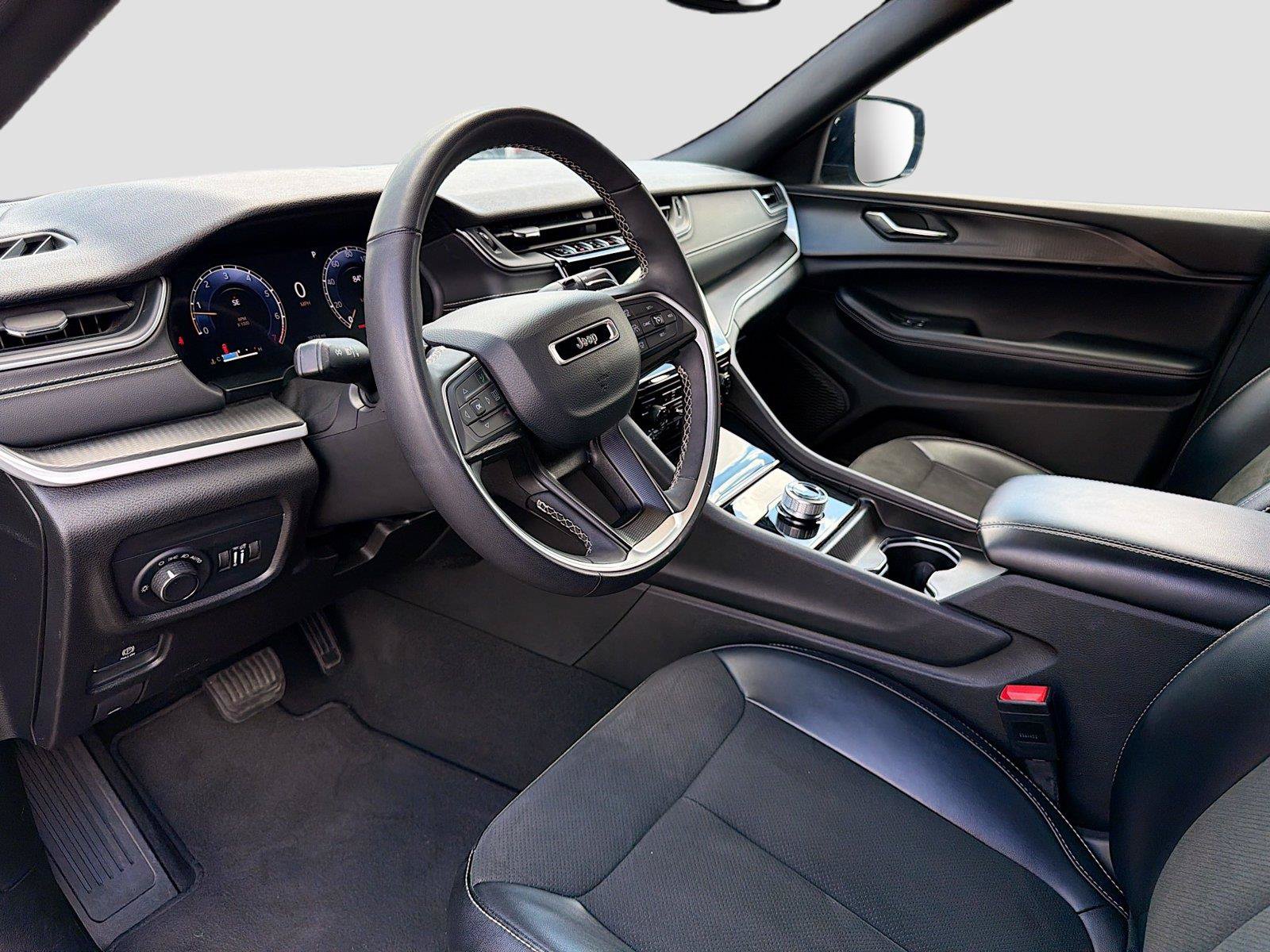 Used 2024 Jeep Grand Cherokee L Laredo AWD/4WD image 27