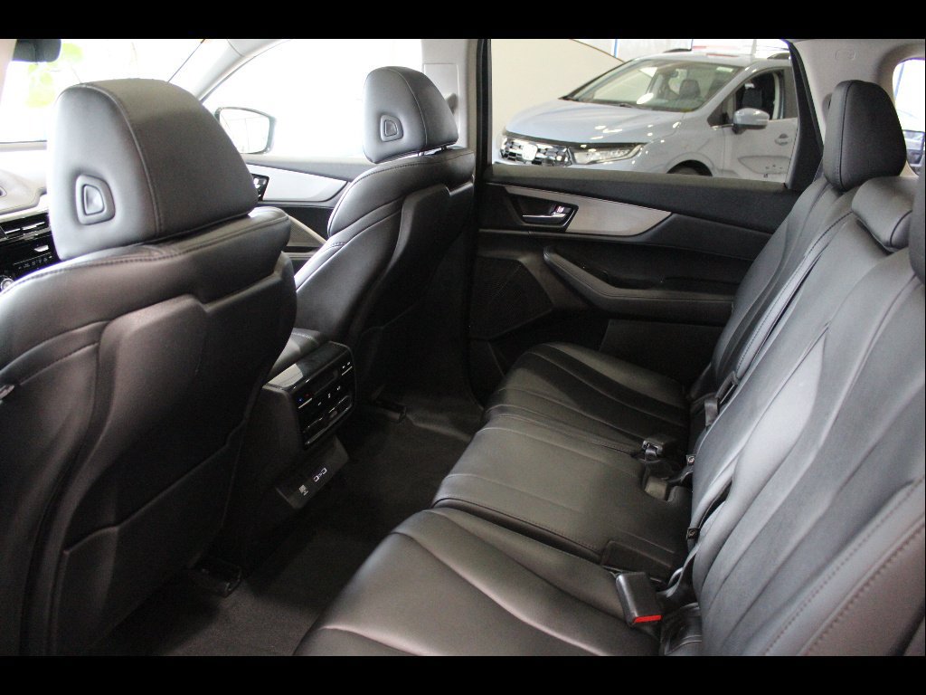 Used 2023 Acura MDX SH-AWD image 18