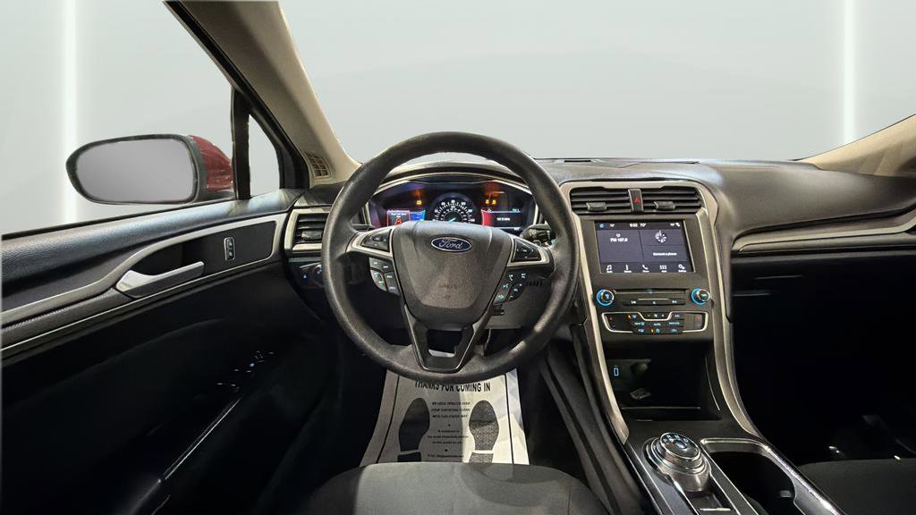 Used 2017 Ford Fusion SE w/ Fusion SE Technology Package image 16