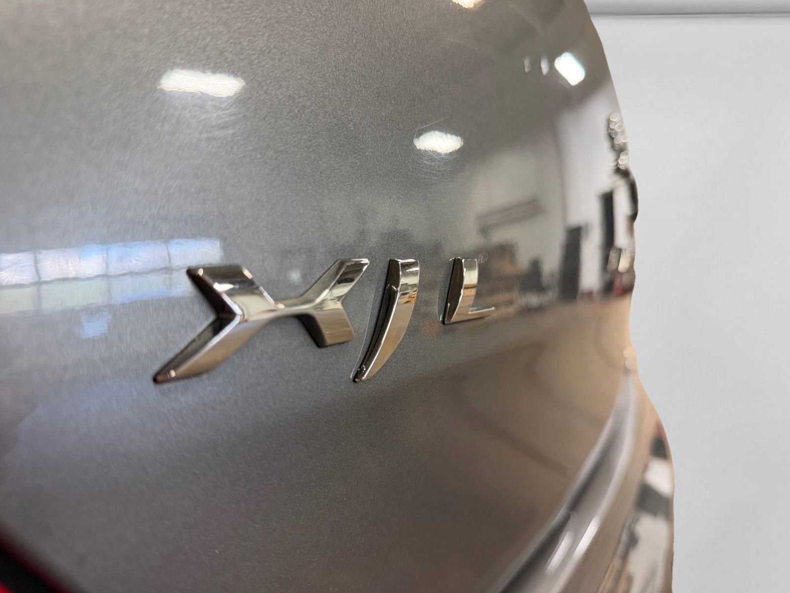 Used 2017 Jaguar XJ L Portfolio AWD/4WD image 12