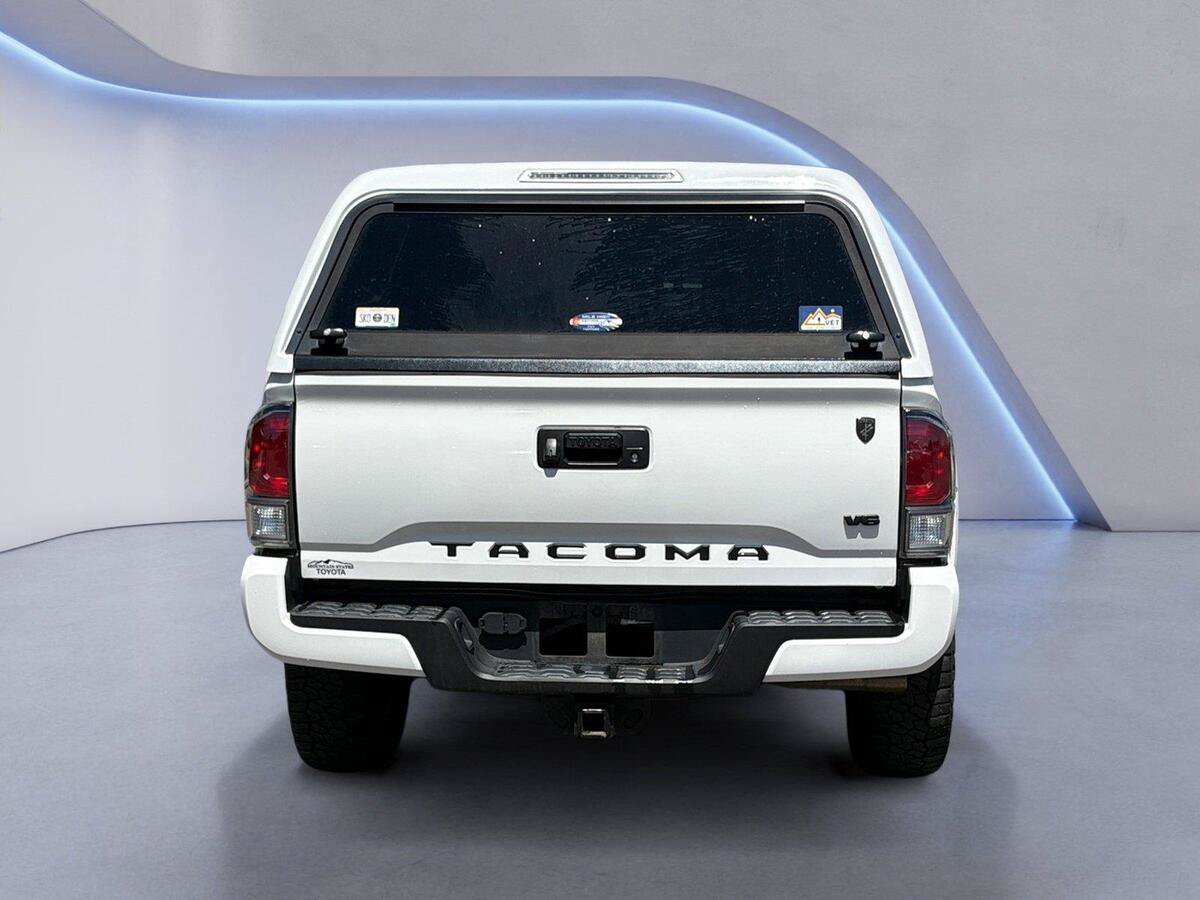 Used 2023 Toyota Tacoma TRD Sport AWD/4WD image 4