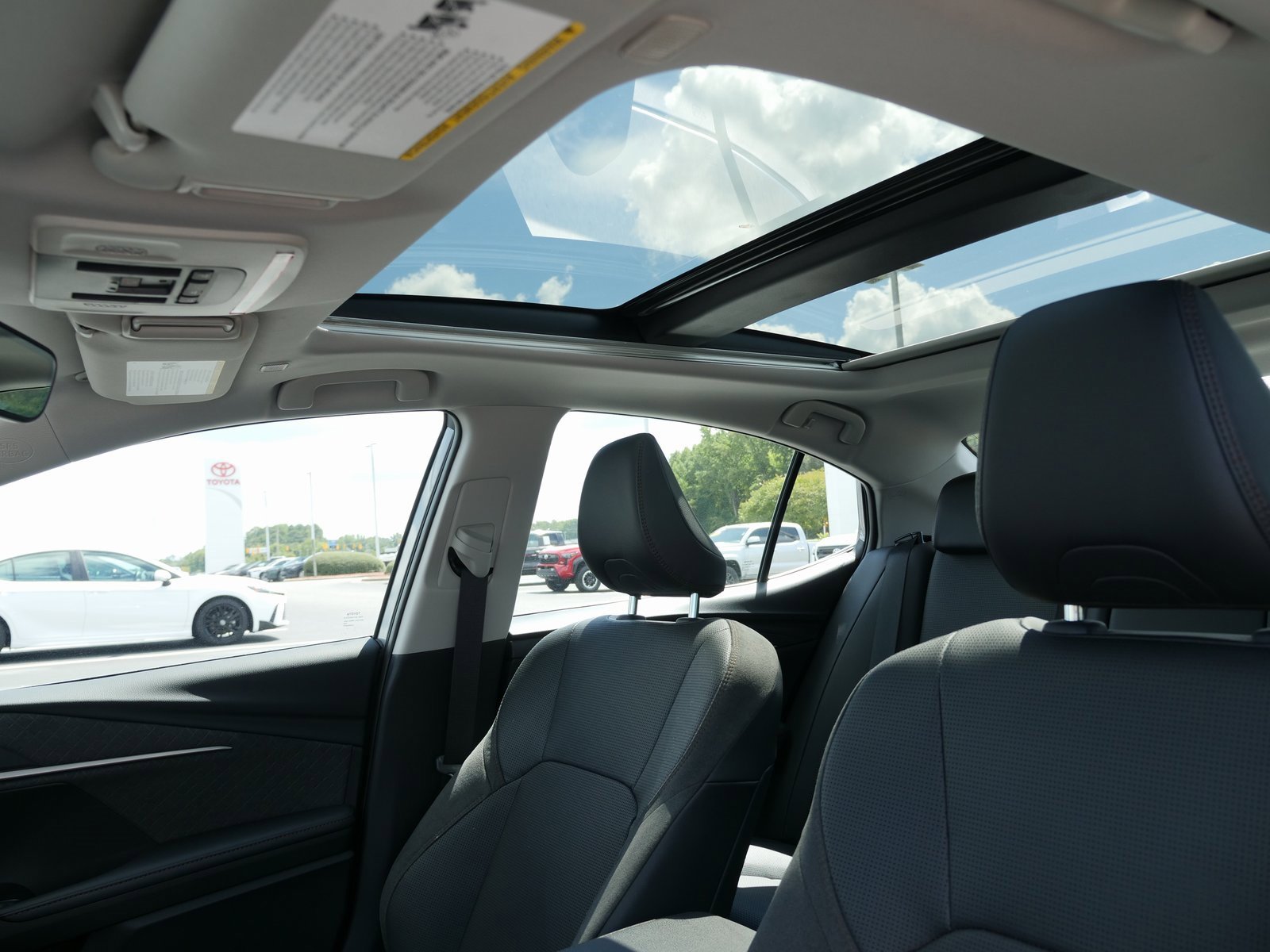 Used 2025 Toyota Camry XLE image 29