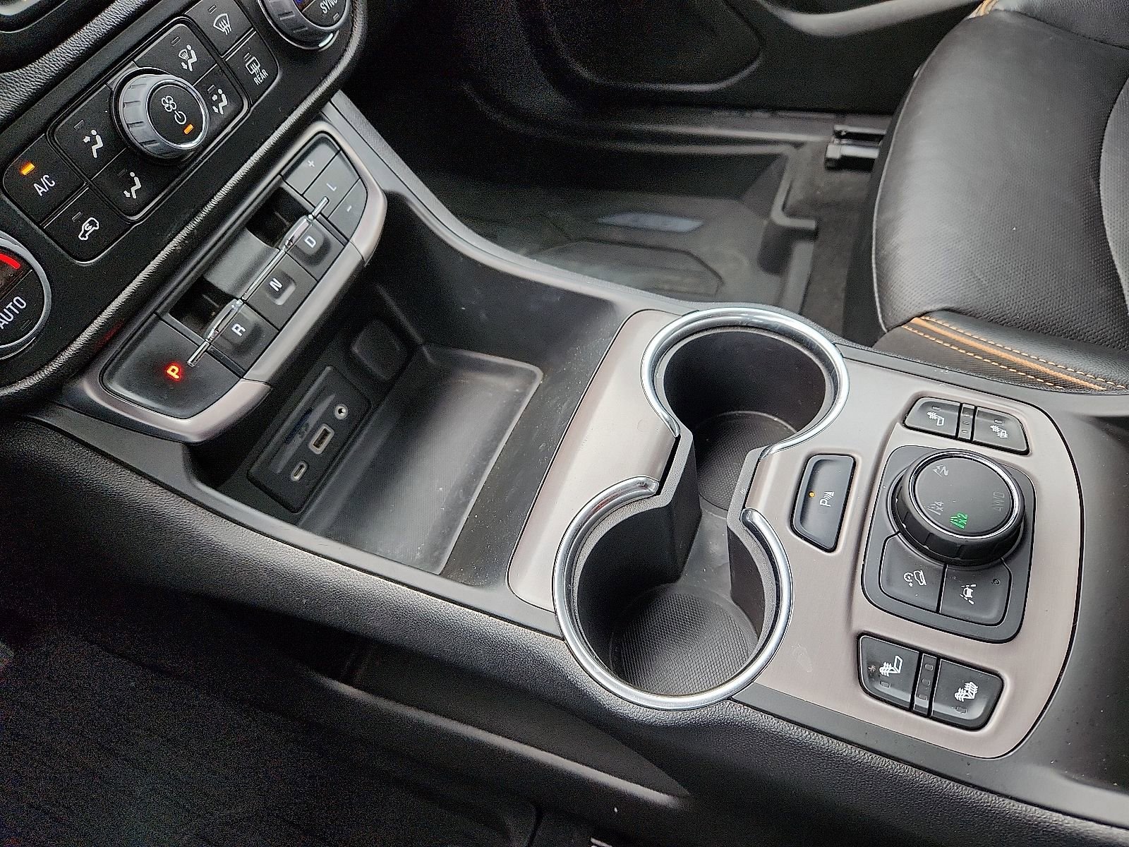 Used 2022 GMC Terrain AT4 w/ Tech Package image 25