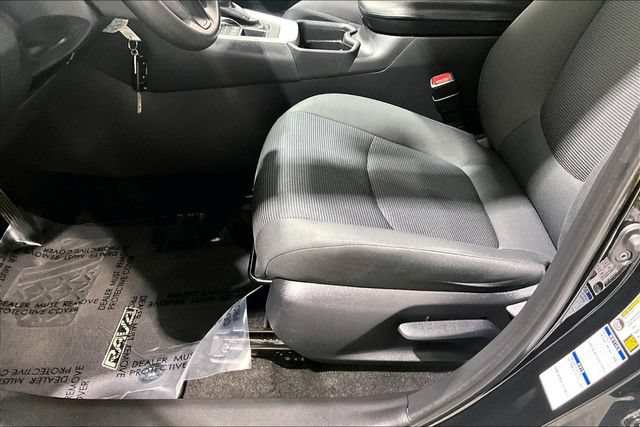 Used 2019 Toyota RAV4 LE AWD/4WD image 23