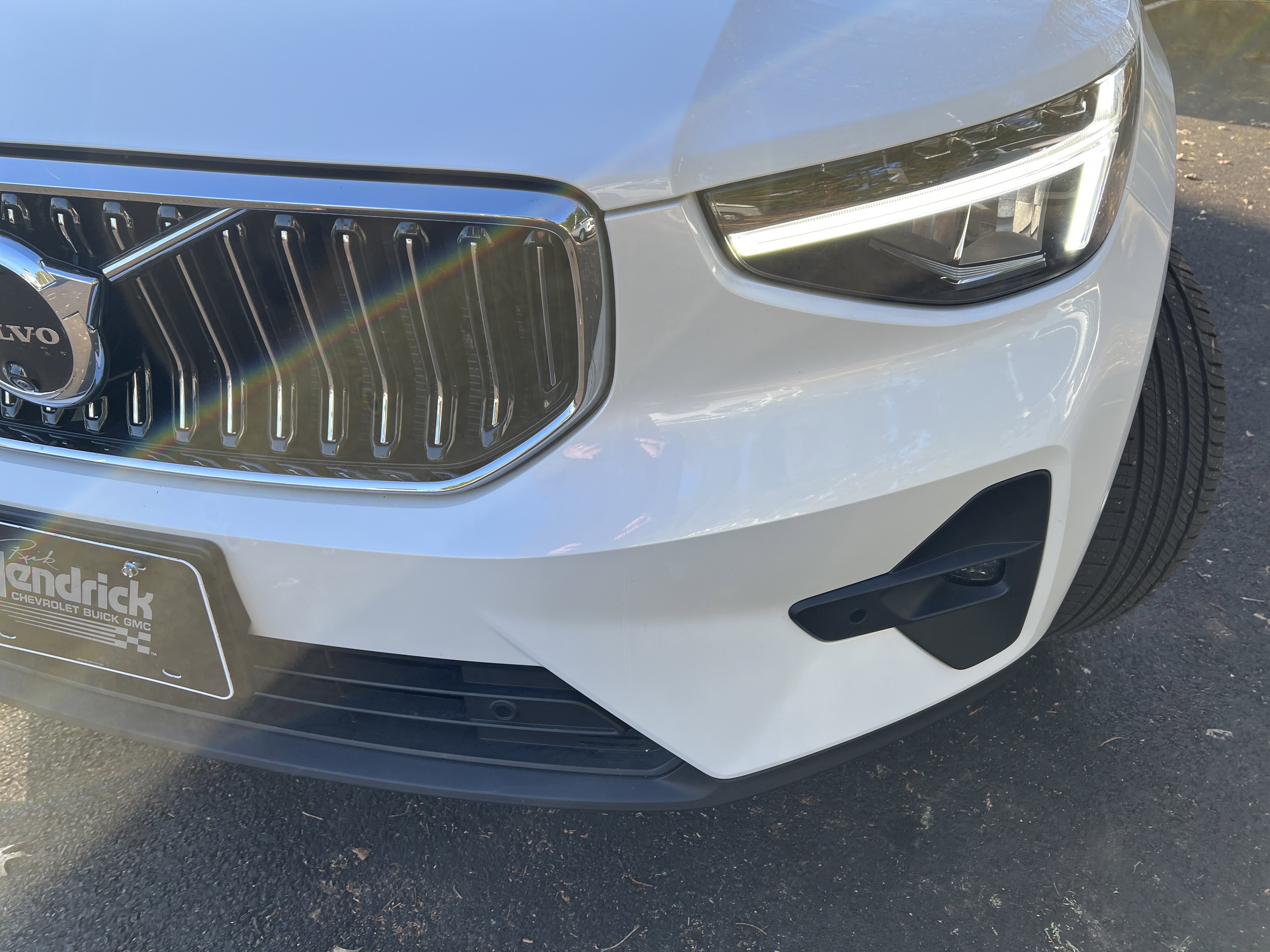 Used 2025 Volvo XC40 B5 Plus image 6