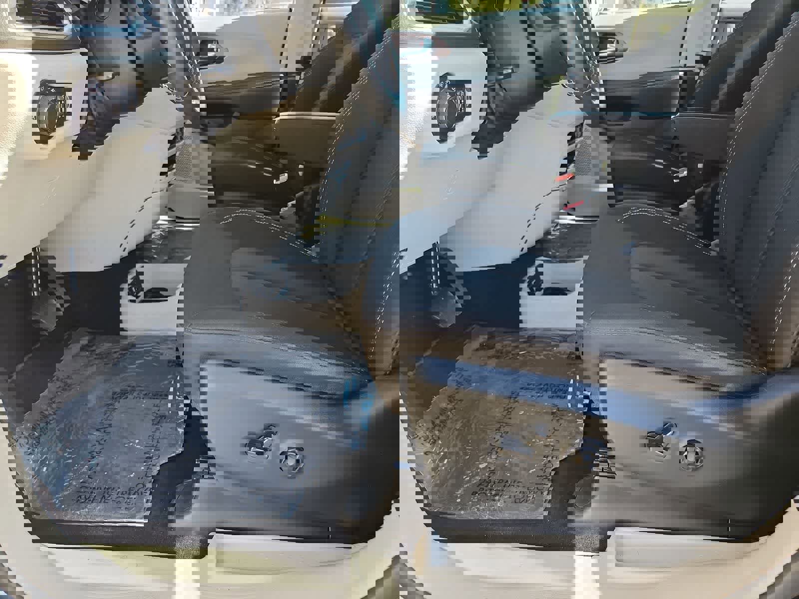 Certified 2023 Chrysler Voyager LX image 17