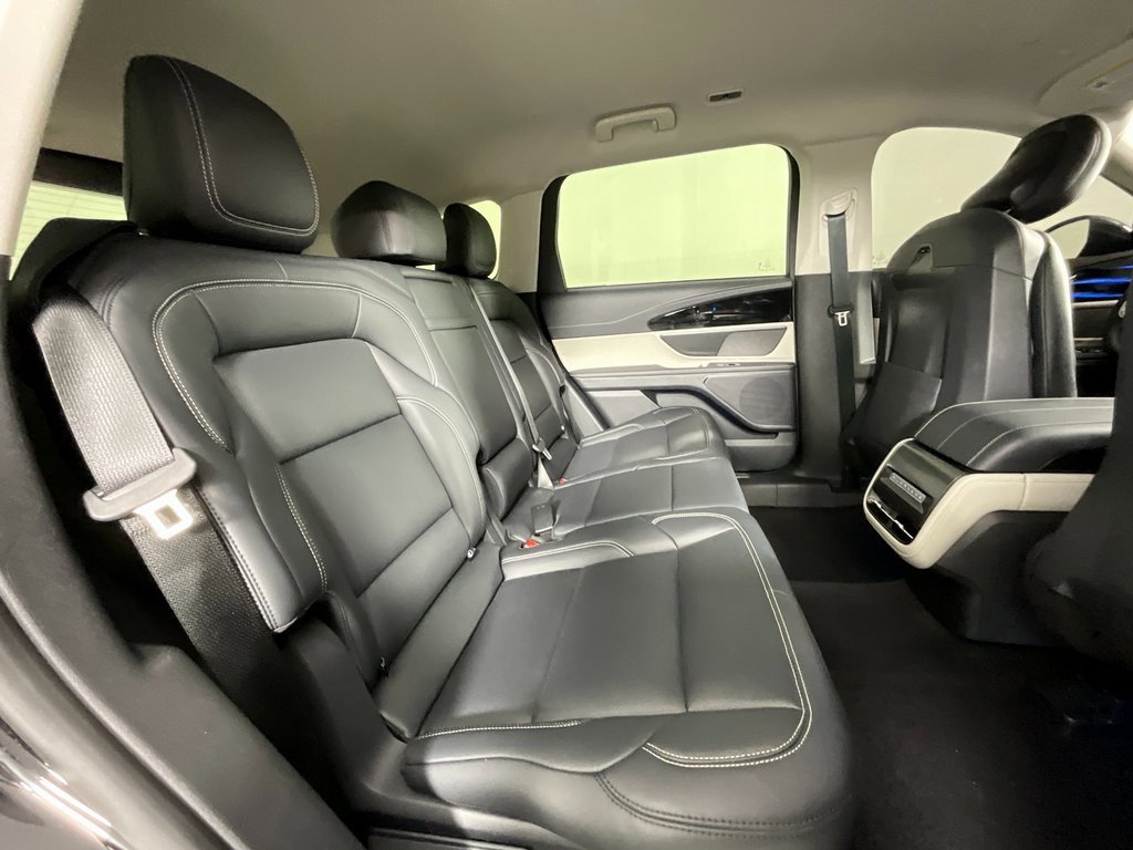 Used 2025 Lincoln Nautilus Premier image 23