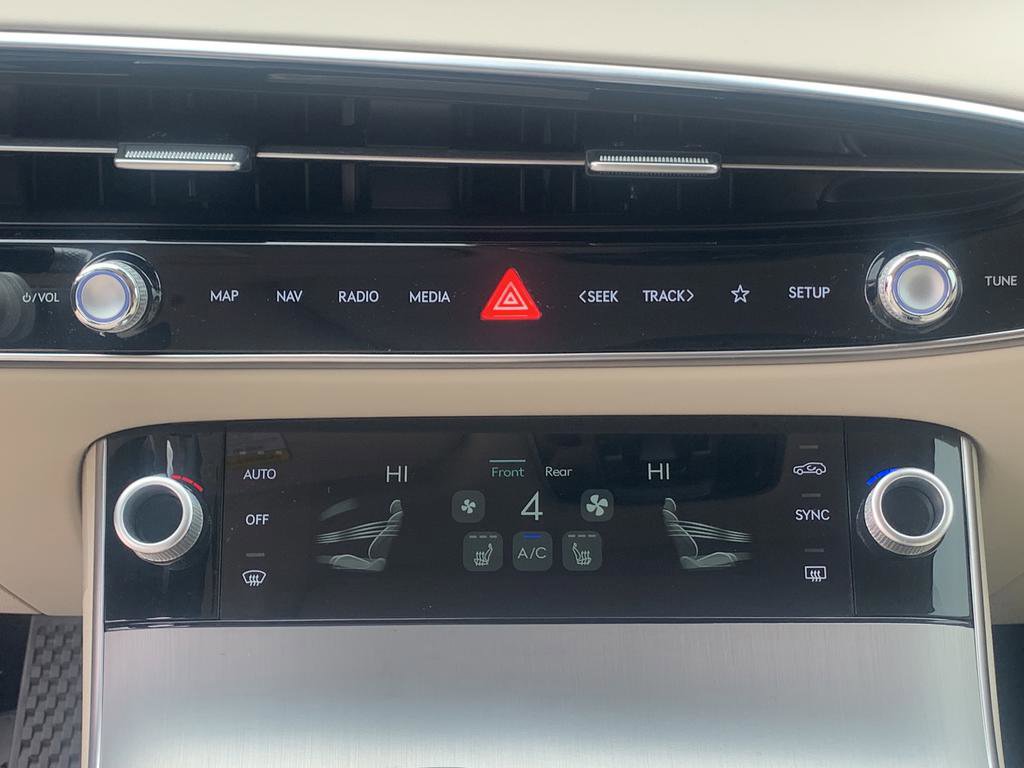 Certified 2026 Genesis GV70 2.5T Select image 32