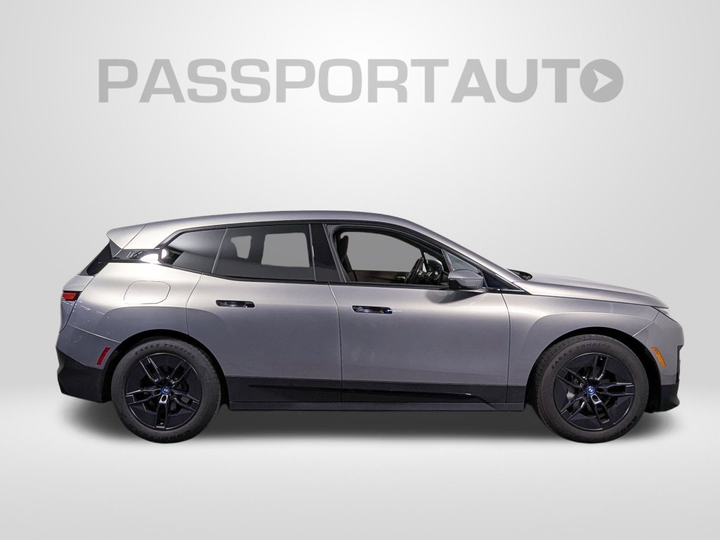 Used 2025 BMW iX xDrive50 w/ Premium Package AWD/4WD image 8