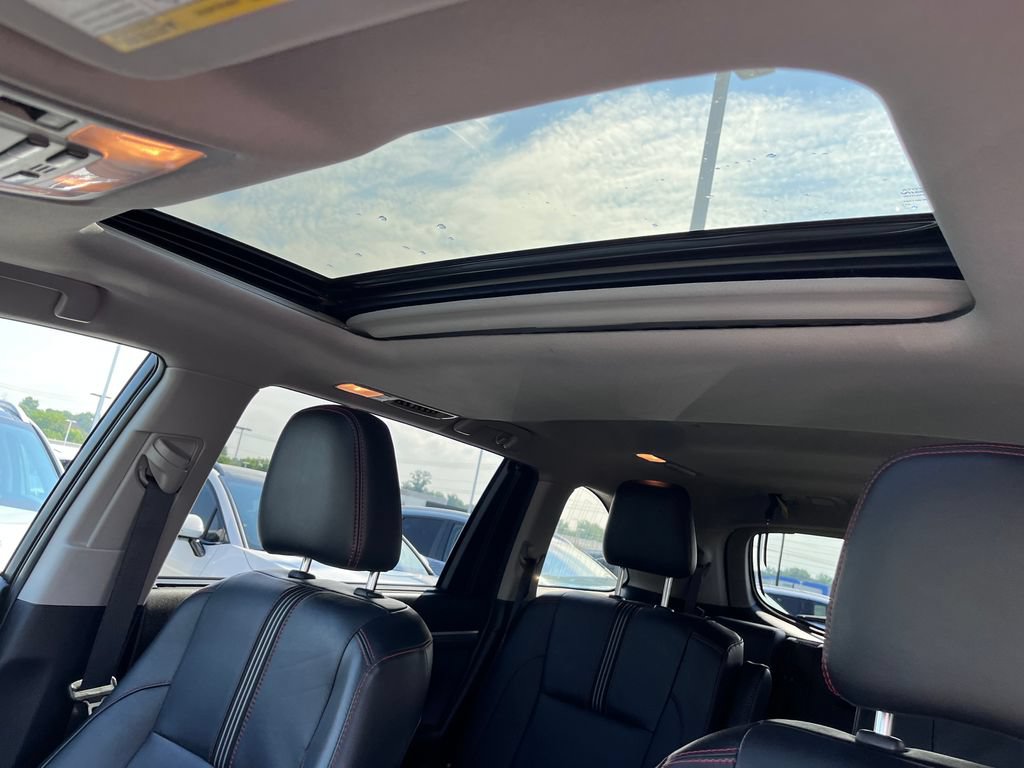 Used 2019 Toyota Highlander SE w/ Nightshade Edition AWD/4WD image 18