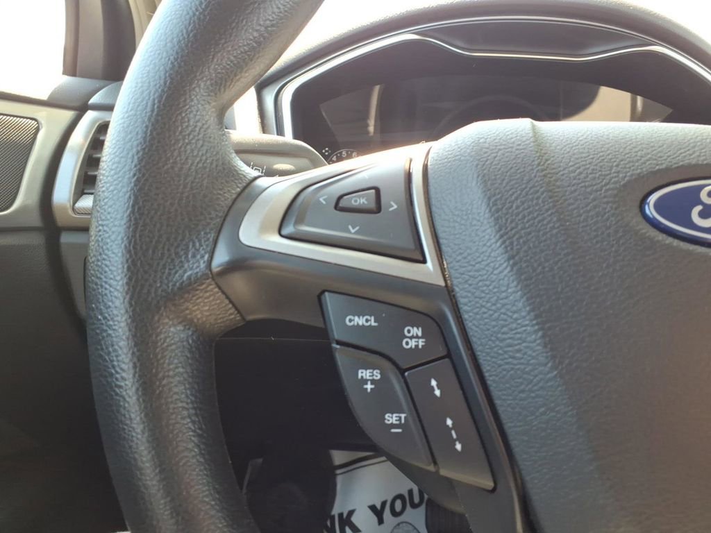 Used 2020 Ford Fusion SE FWD image 18