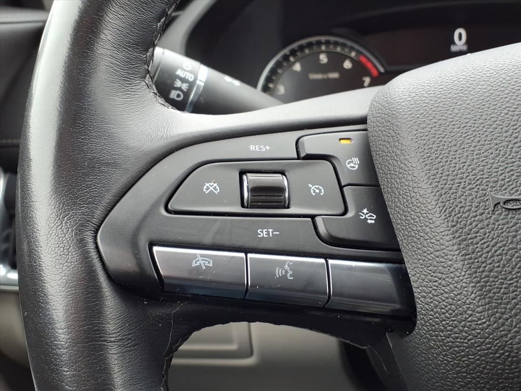Used 2023 Cadillac XT4 Luxury w/ Cold Weather Package image 28
