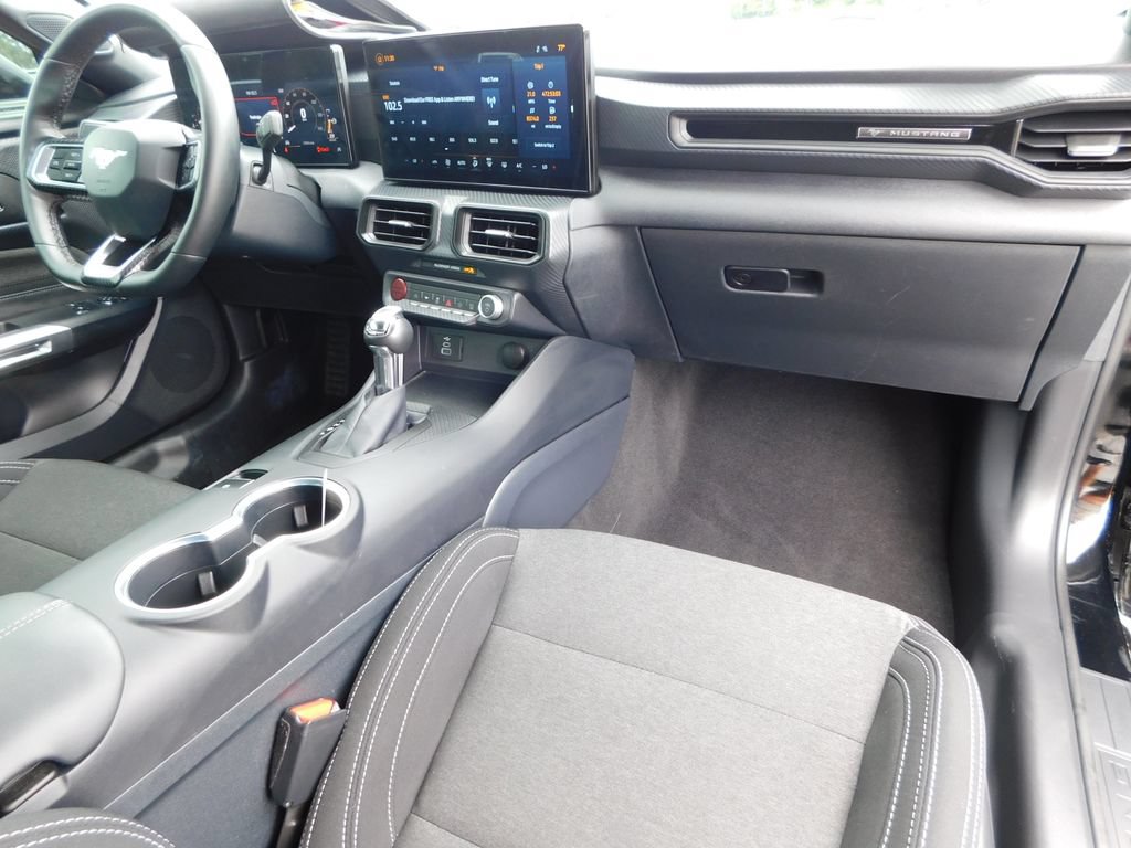 Used 2025 Ford Mustang Coupe RWD image 16