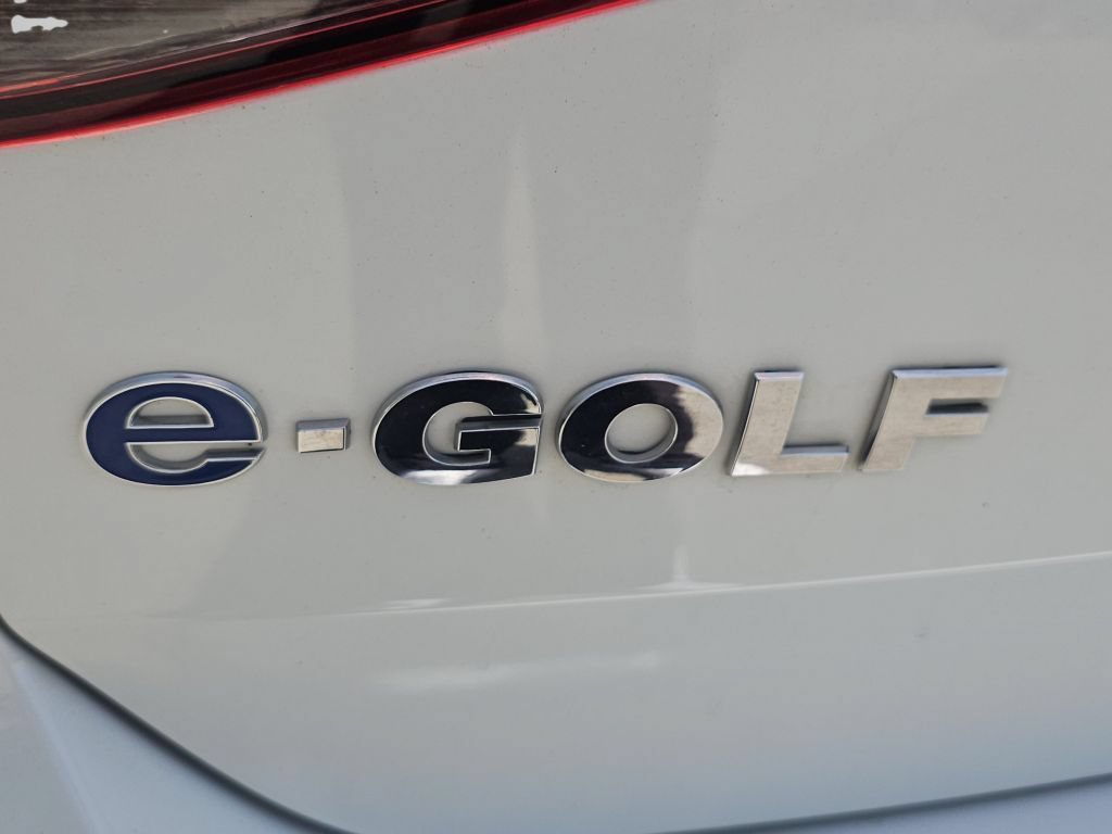 Used 2016 Volkswagen e-Golf SE w/ DC Fast Charging Package FWD image 15