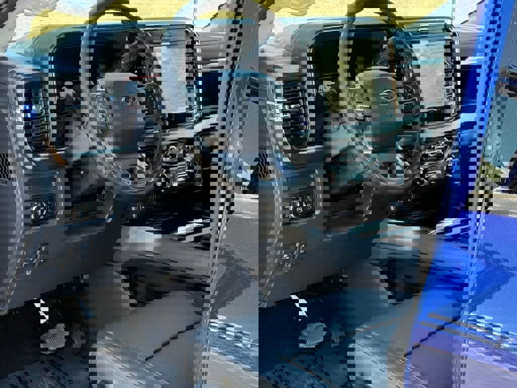 New 2026 Ford F250 Lariat w/ Black Appearance Package image 8