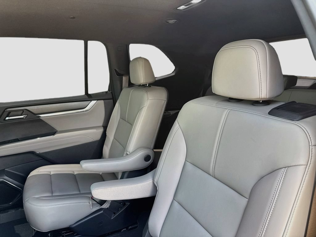 Used 2025 GMC Acadia Elevation w/ Elevation Premium Package FWD image 24