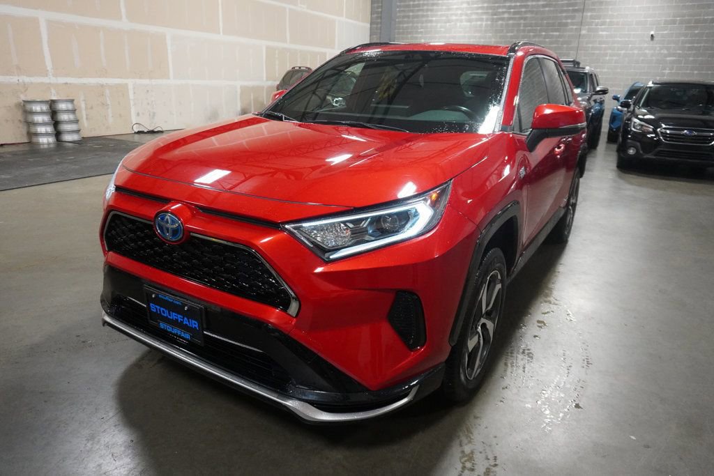 Used 2021 Toyota RAV4 SE w/ Weather & Moonroof Package AWD/4WD image 16