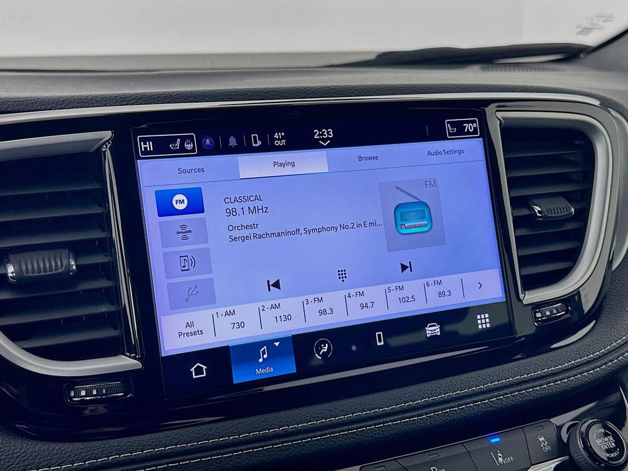 Used 2023 Chrysler Pacifica Touring image 15