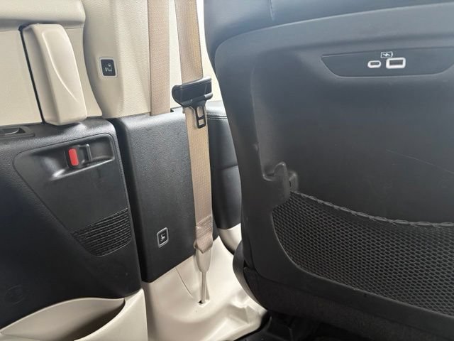 Used 2023 Chrysler Pacifica Touring-L FWD image 11