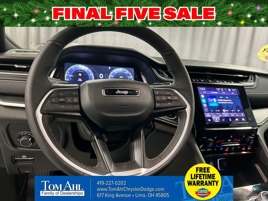 New 2025 Jeep Grand Cherokee L Laredo image 13