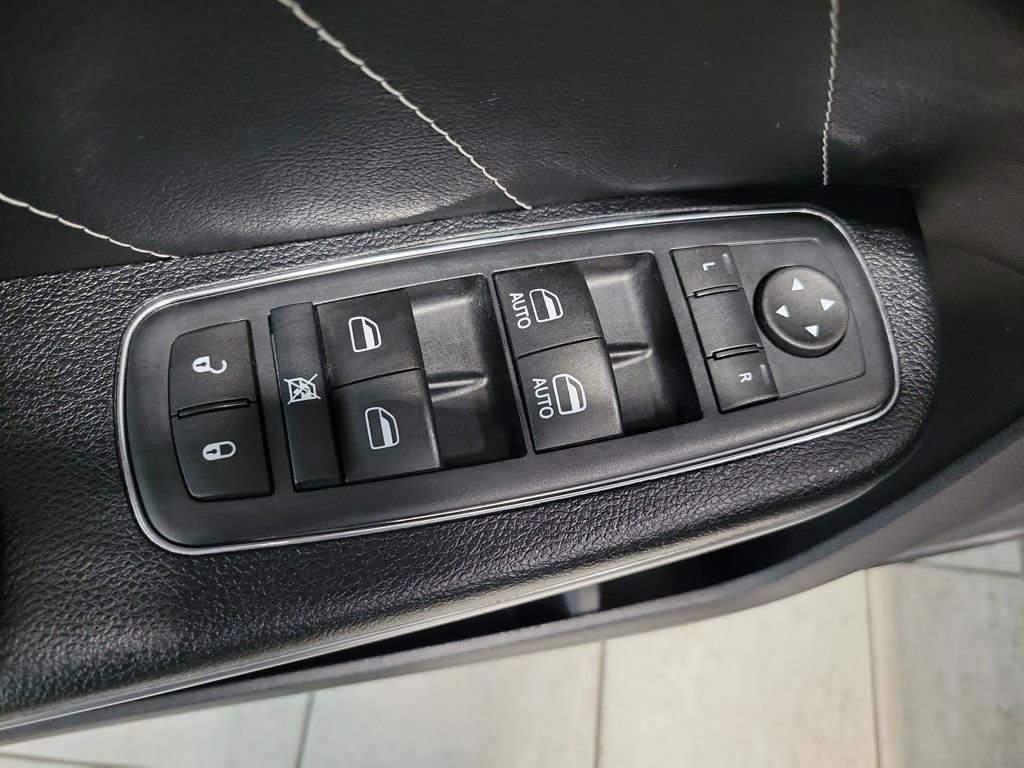 Used 2015 Dodge Charger SXT image 34