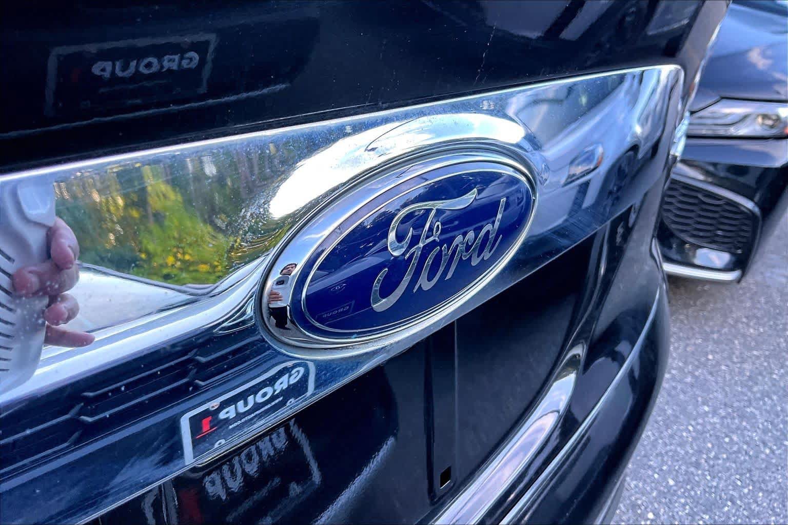 Used 2015 Ford Escape Titanium w/ Equipment Group 301A AWD/4WD image 30