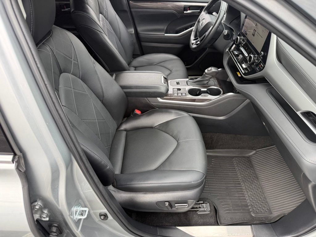 Used 2023 Toyota Highlander Platinum AWD/4WD image 48