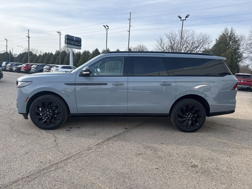 New 2026 Lincoln Navigator L Reserve w/ Jet Appearance Package image 4