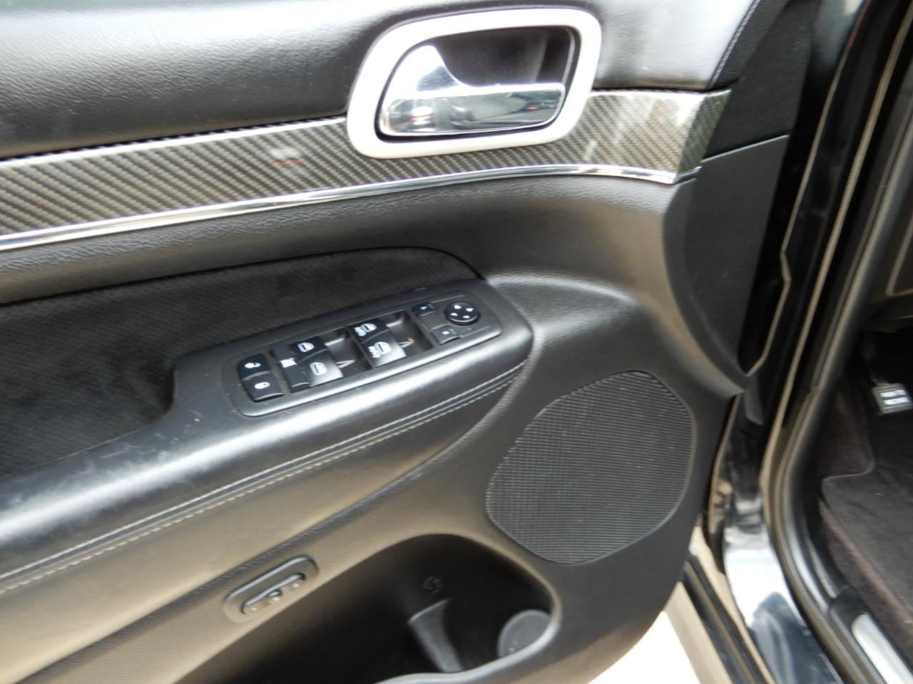 Used 2018 Jeep Grand Cherokee SRT image 25