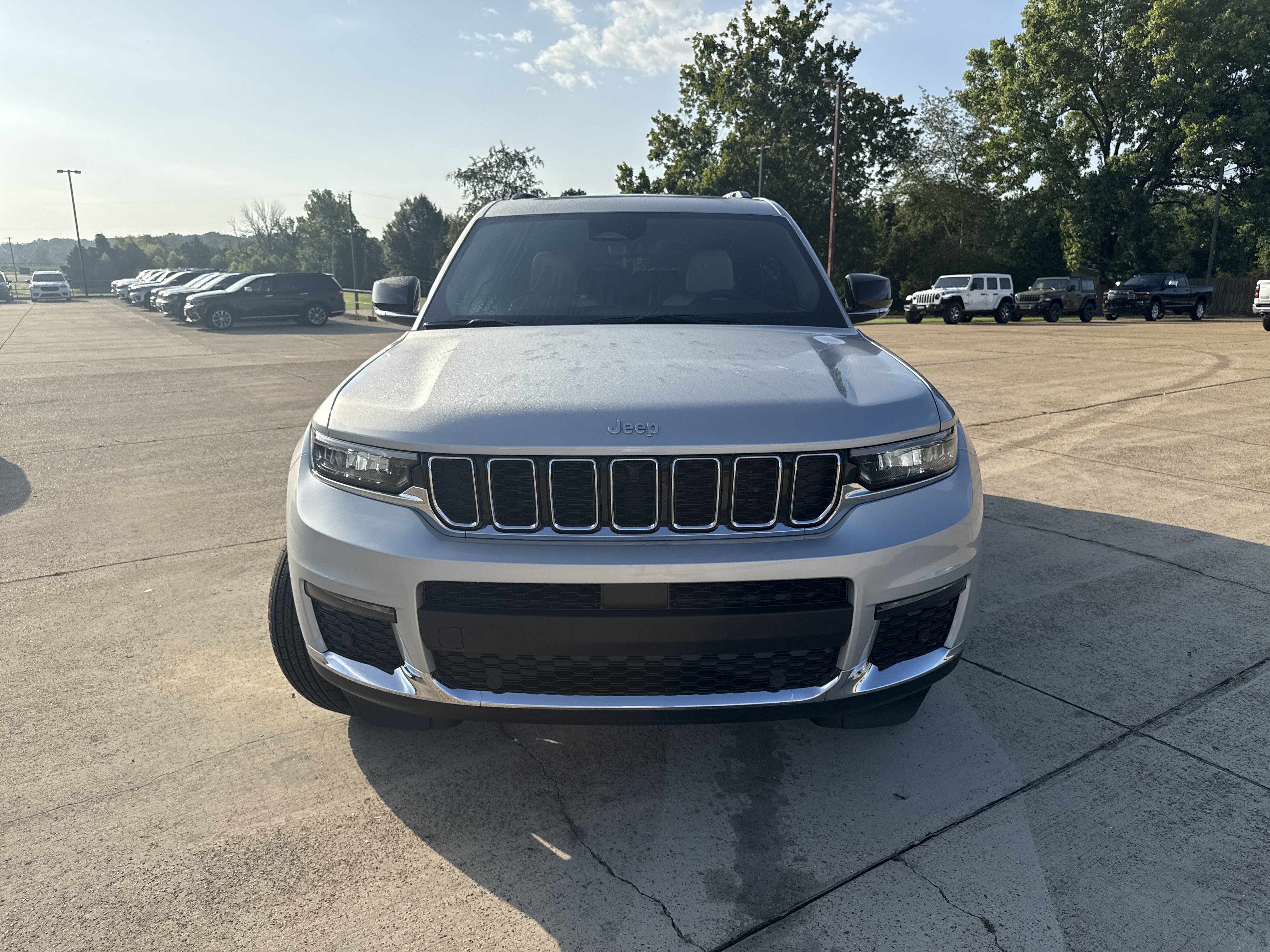 New 2025 Jeep Grand Cherokee L Limited image 2