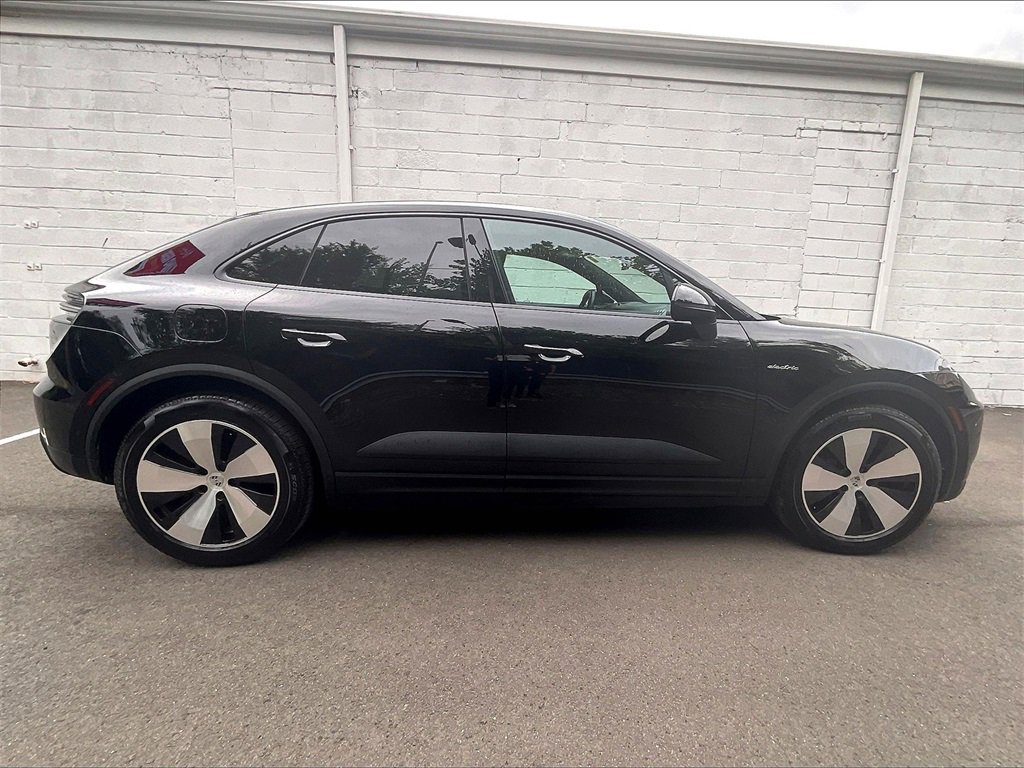 Certified 2024 Porsche Macan 4 Electric image 6