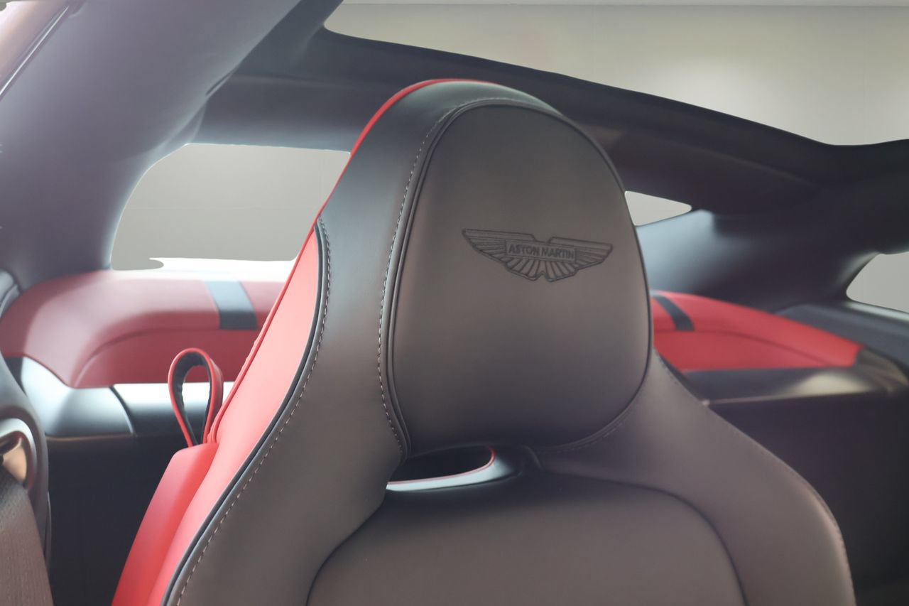 Used 2025 Aston Martin Vanquish RWD image 15