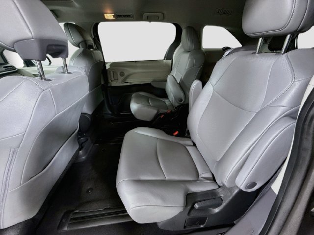 Certified 2024 Toyota Sienna XLE FWD image 26