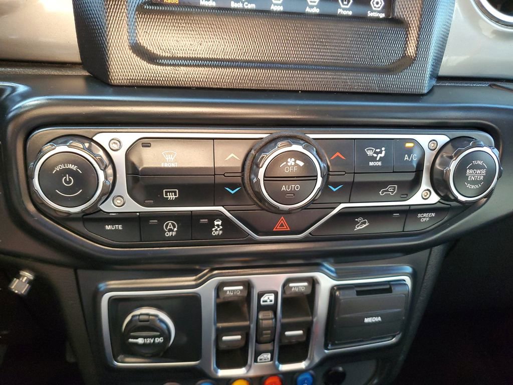 Used 2019 Jeep Wrangler Unlimited Sahara image 23