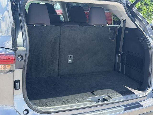 Certified 2025 Toyota Highlander LE FWD image 22