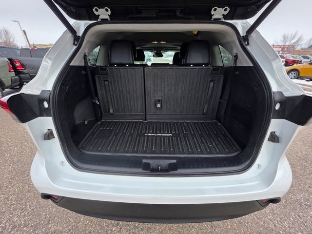Used 2022 Toyota Highlander XLE image 13