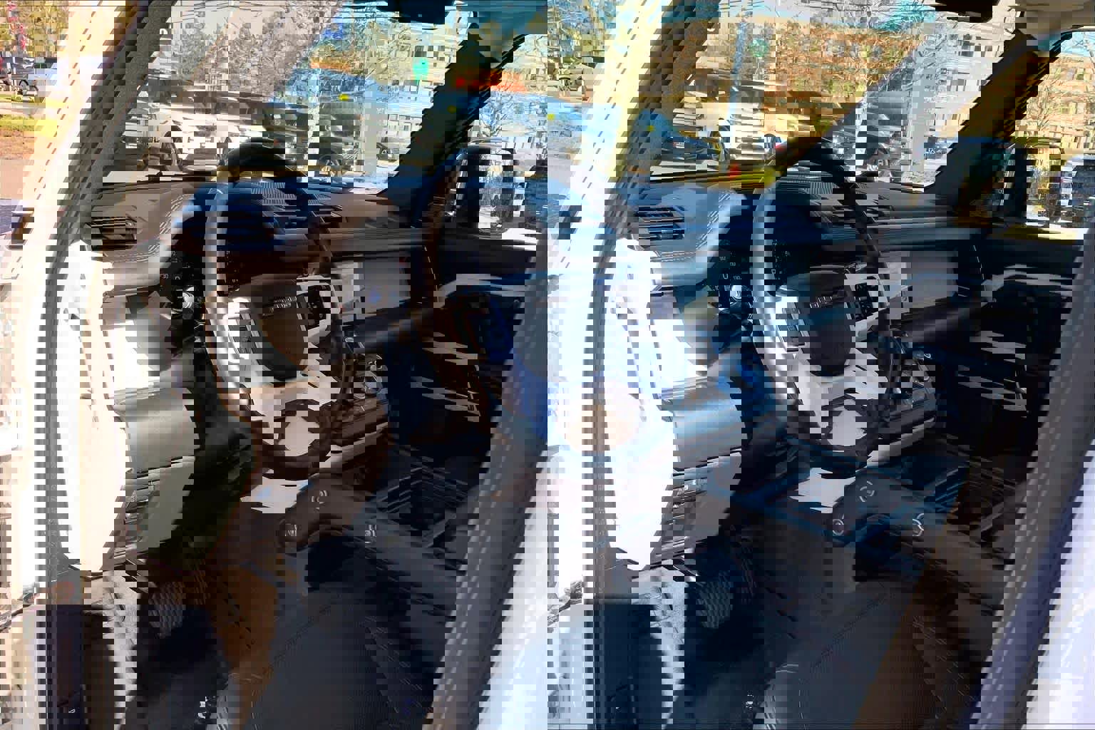 Used 2023 Land Rover Defender 110 SE image 16