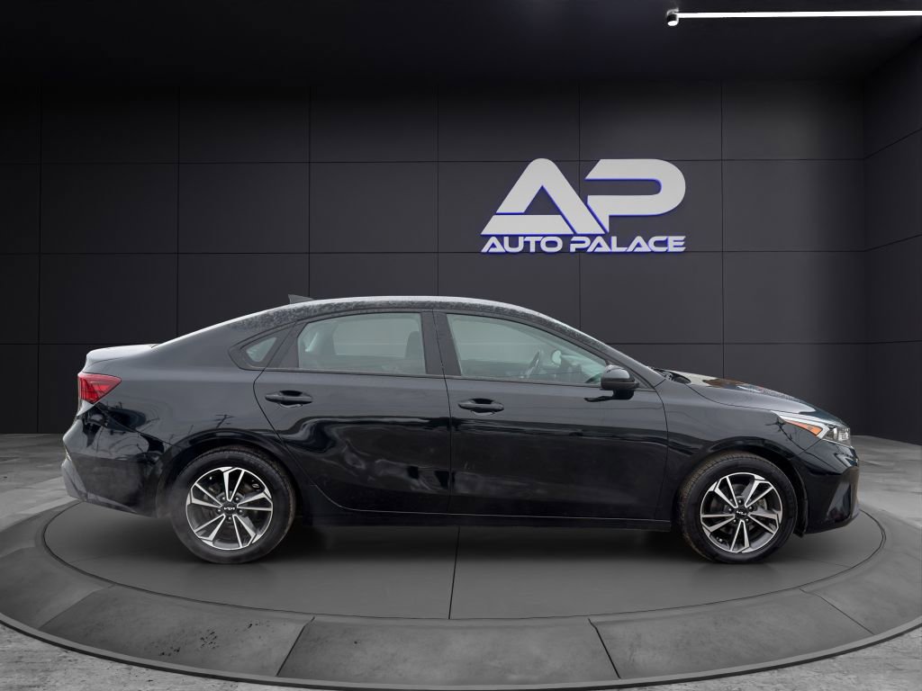 Used 2023 Kia Forte LXS image 8