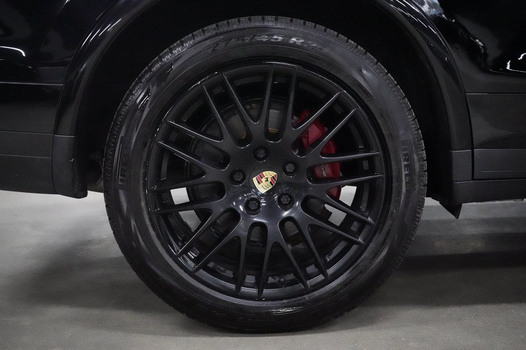 Used 2017 Porsche Cayenne Platinum Edition AWD/4WD image 38