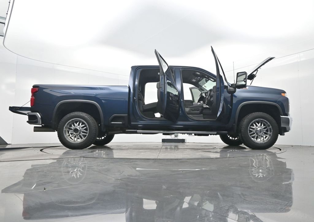 Used 2020 Chevrolet Silverado 2500 LTZ w/ LTZ Plus Package image 44