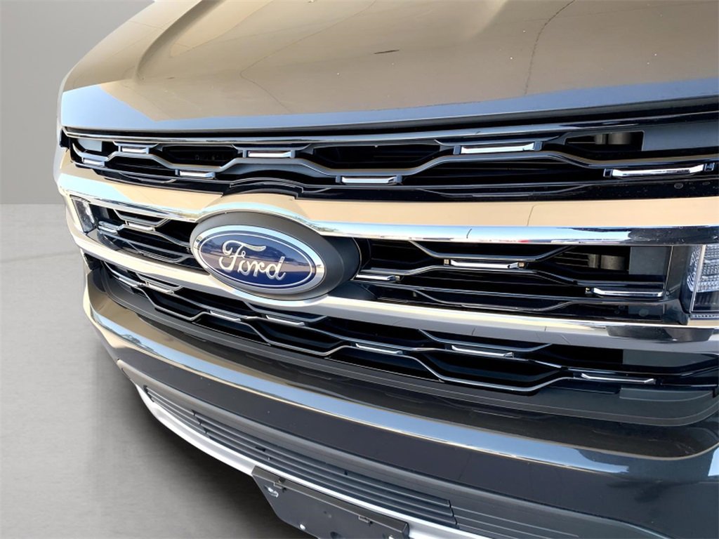 Used 2024 Ford Expedition Limited image 2