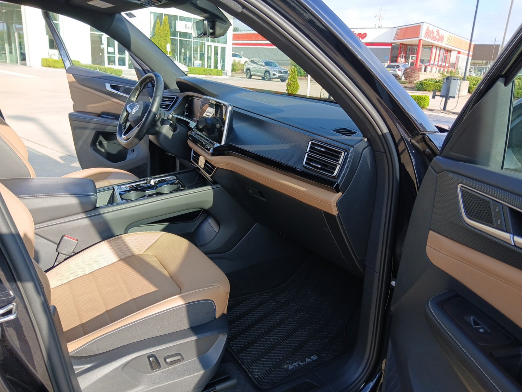 Certified 2025 Volkswagen Atlas Cross Sport SEL AWD/4WD image 27