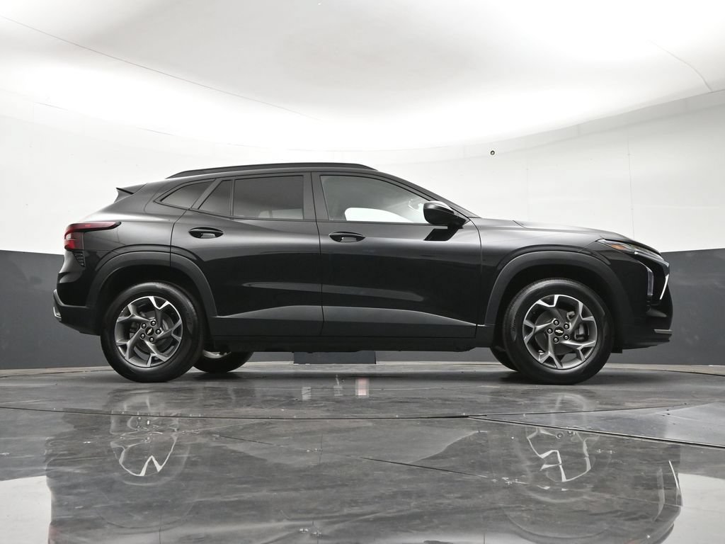 Used 2024 Chevrolet Trax LT FWD image 29
