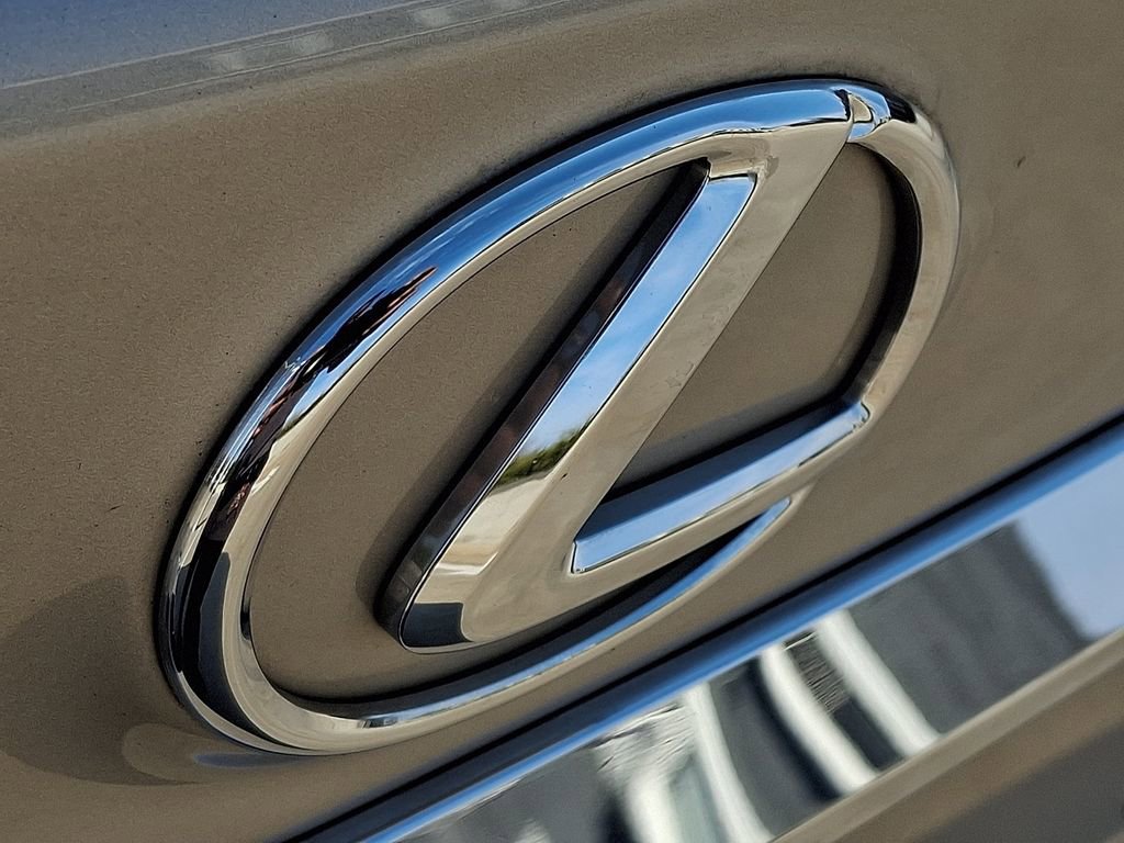 Used 2016 Lexus ES 350 w/ Luxury Package w/Wood Trim image 30