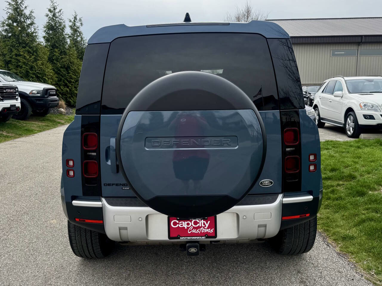 Used 2020 Land Rover Defender 110 SE image 7