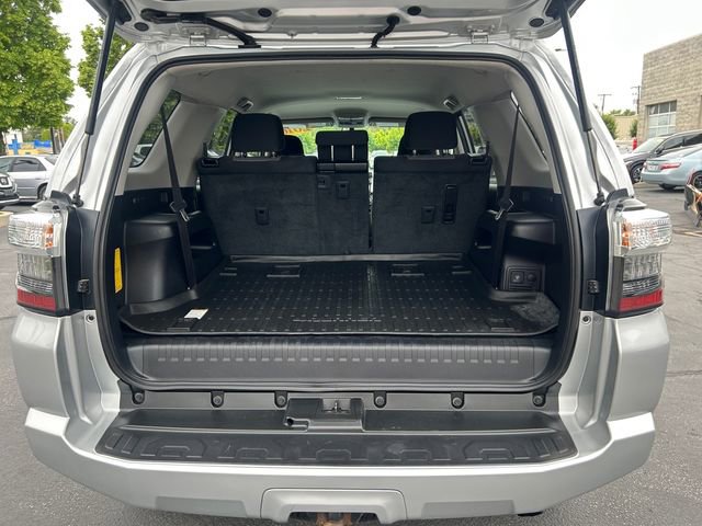 Used 2016 Toyota 4Runner SR5 AWD/4WD image 18