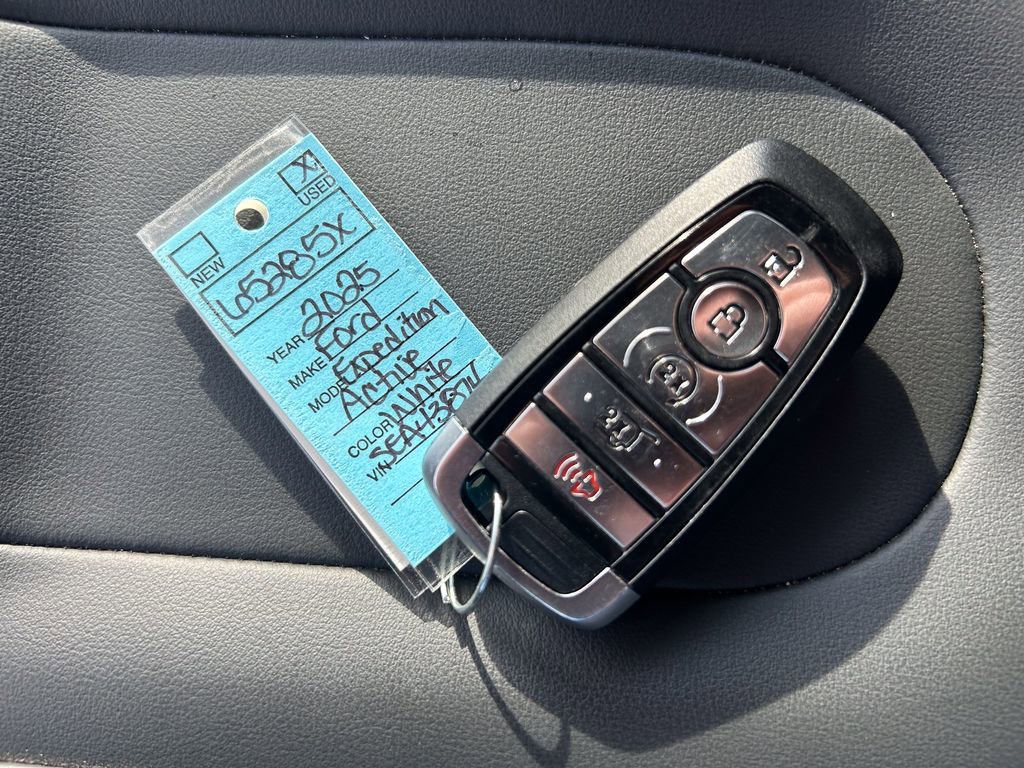 Certified 2025 Ford Expedition Active image 45