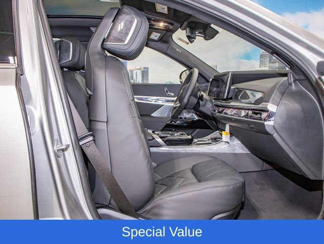 Used 2025 BMW i7 xDrive60 w/ Premium Package AWD/4WD image 22